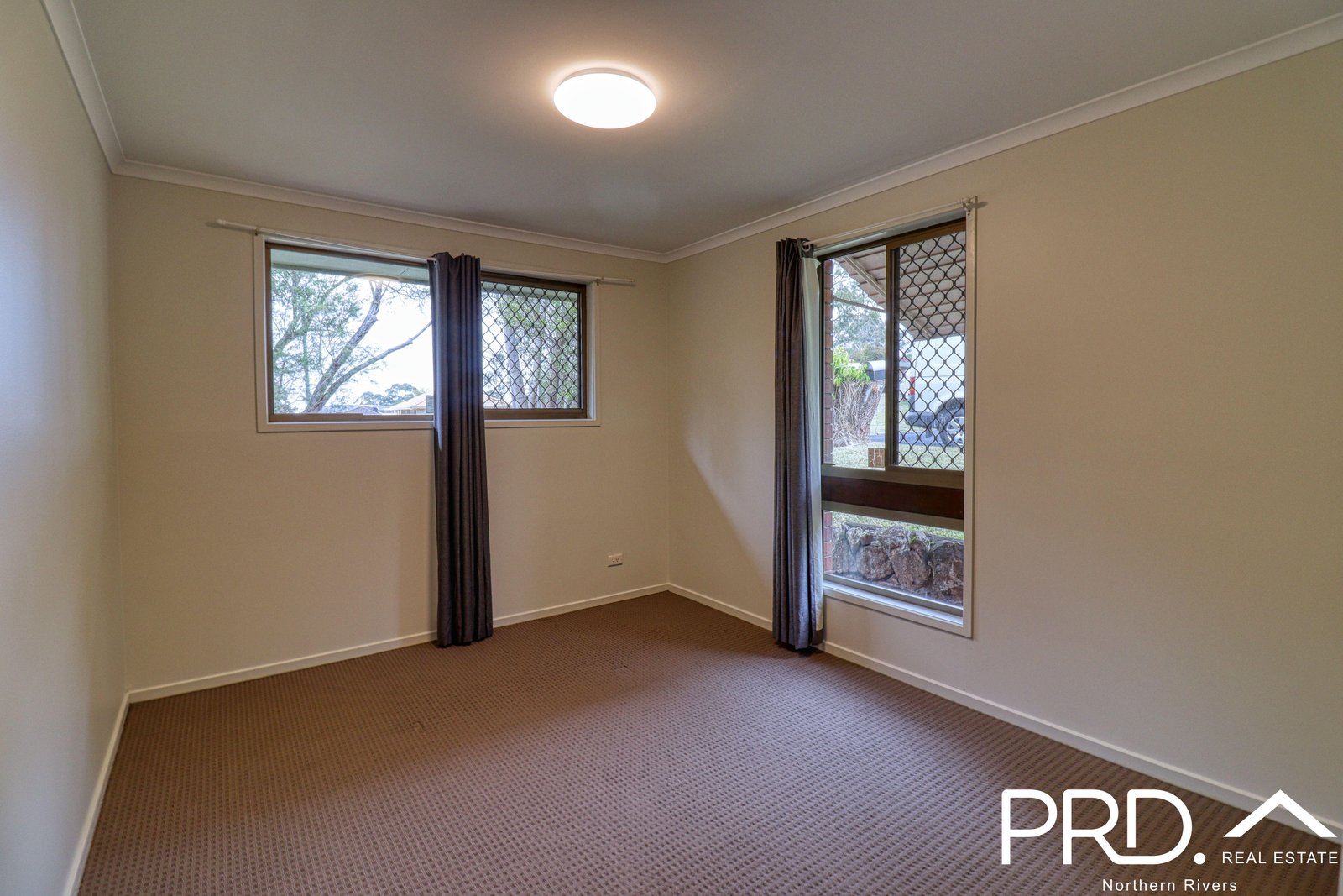 2/11 Mark Place GOONELLABAH 8