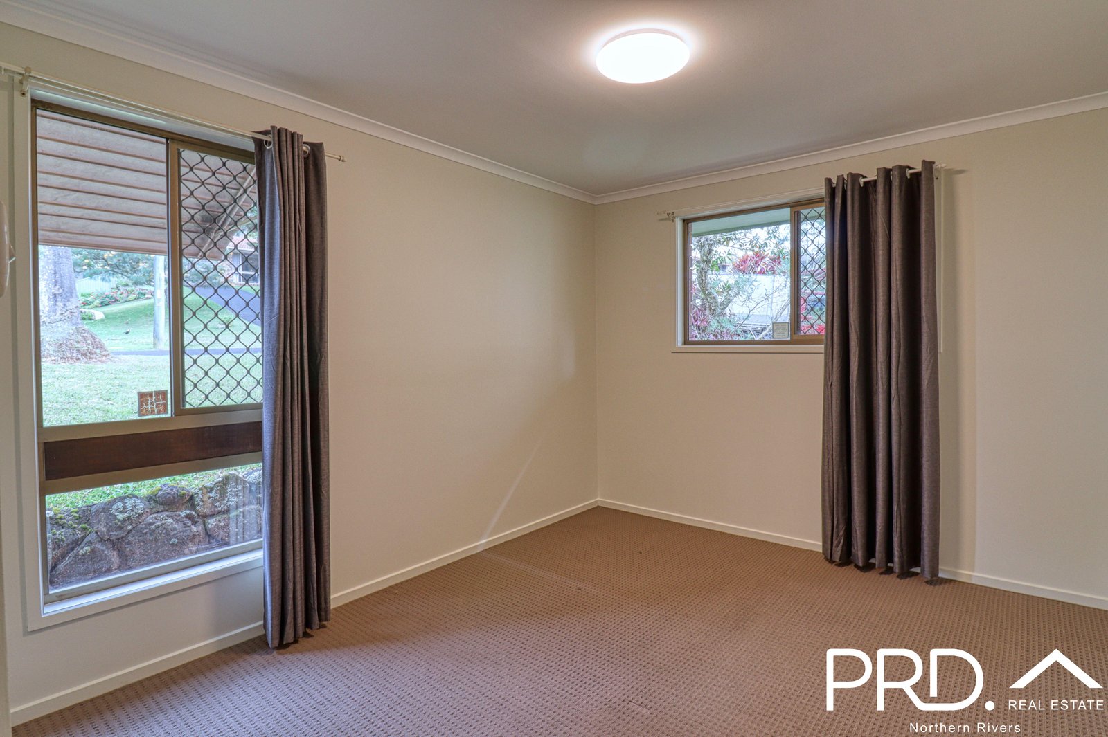 2/11 Mark Place GOONELLABAH 10