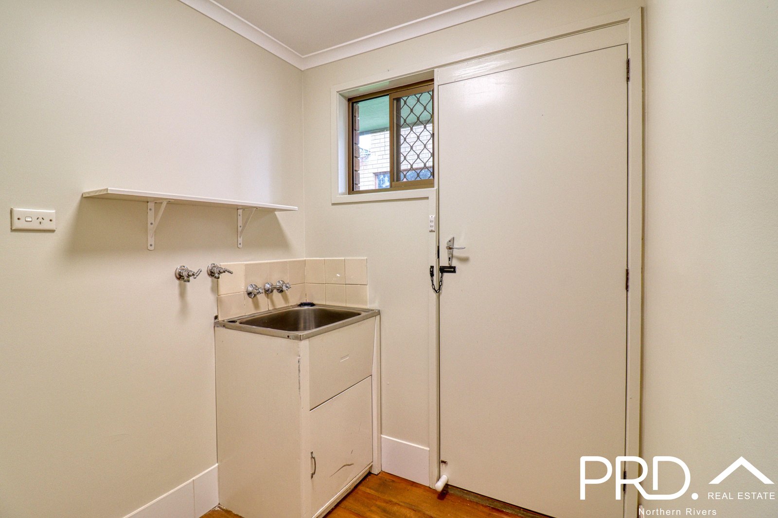 2/11 Mark Place GOONELLABAH 12