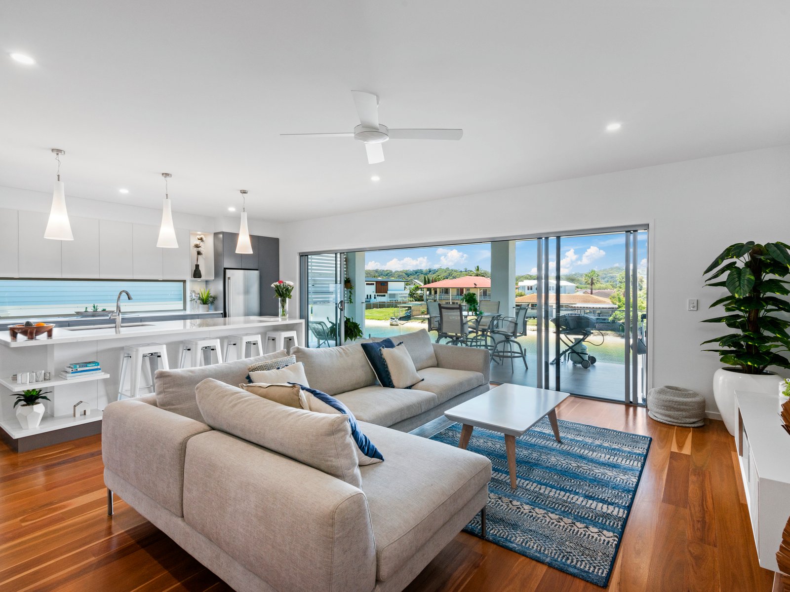 2/11 Marlin Court PALM BEACH 3