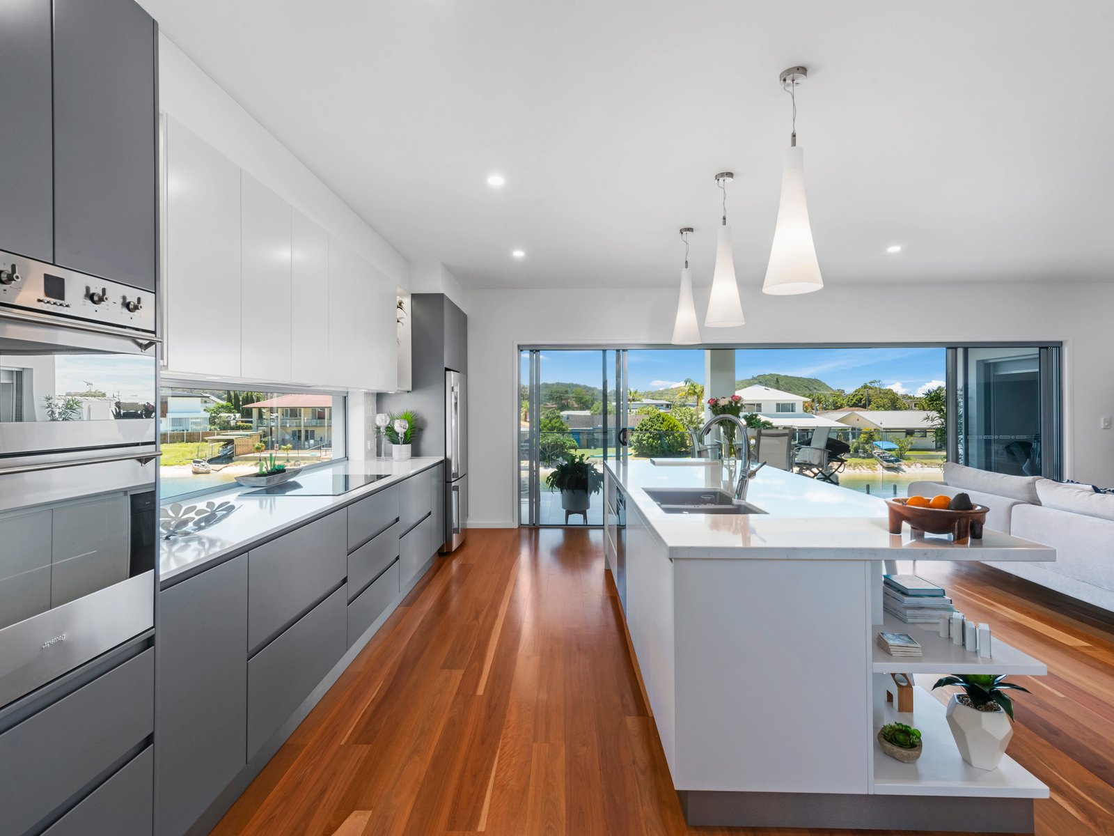 2/11 Marlin Court PALM BEACH 4