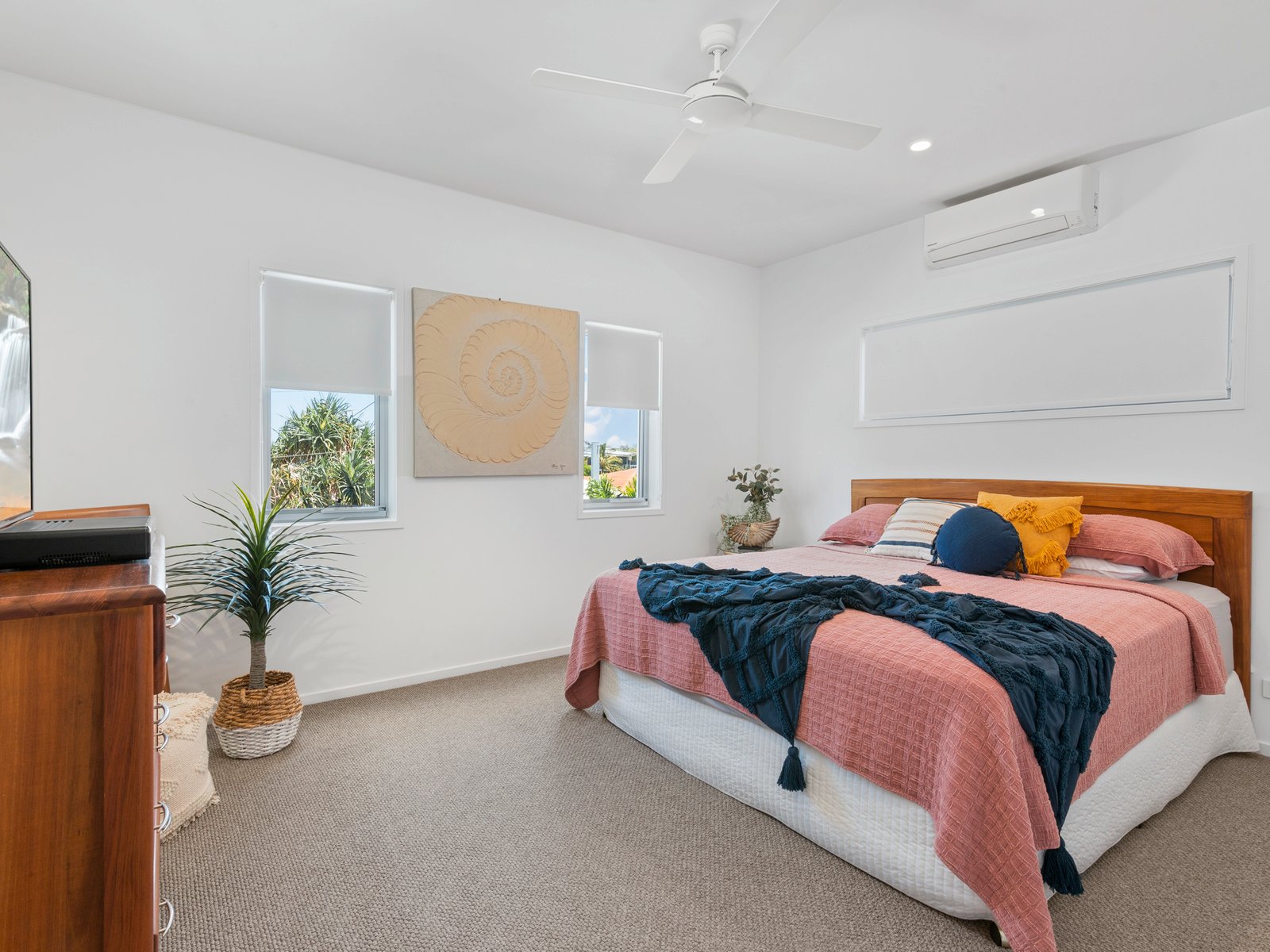 2/11 Marlin Court PALM BEACH 9