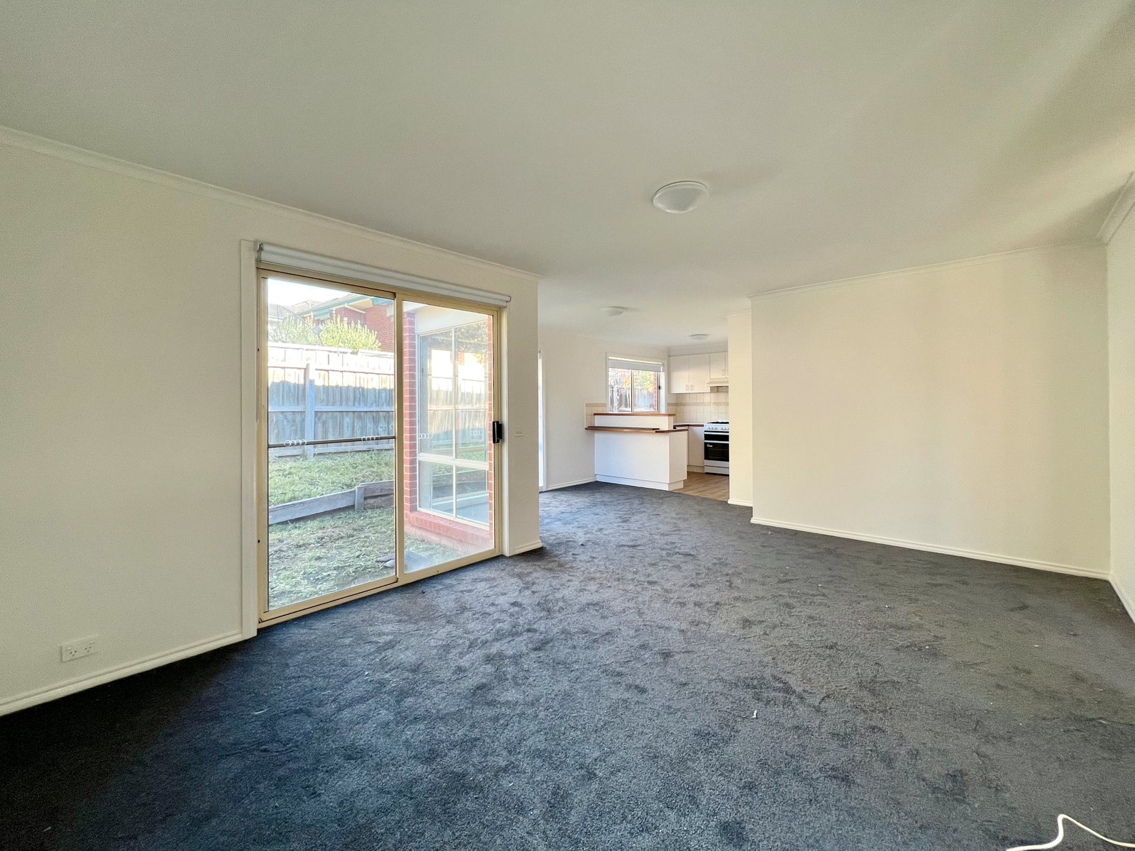 Gallery: 2/11 Meadowvale Drive
