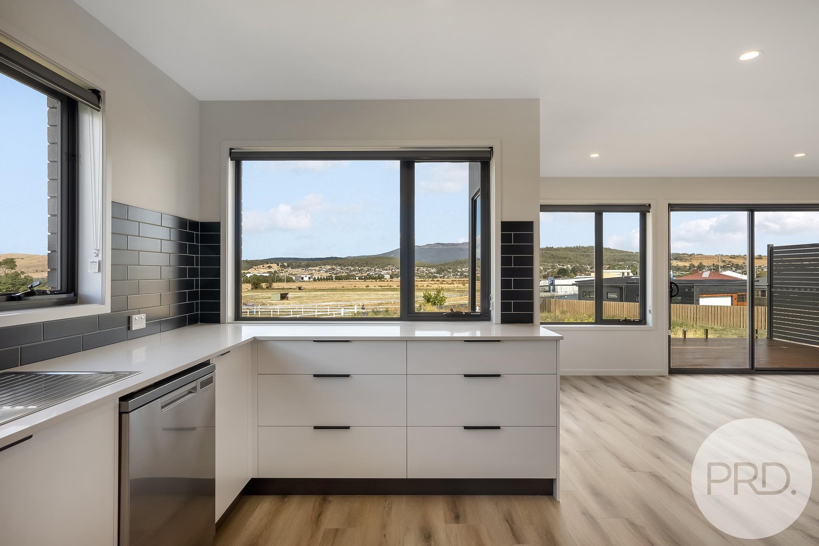 2/11 Melner Place OAKDOWNS 8