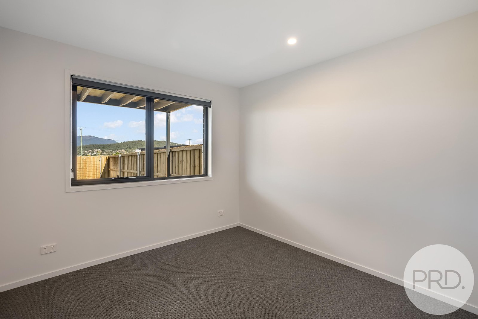 2/11 Melner Place OAKDOWNS 22