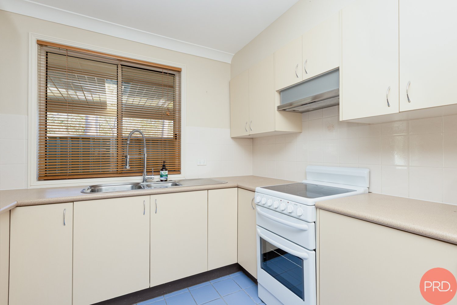 2/11 Proserpine Close ASHTONFIELD 15