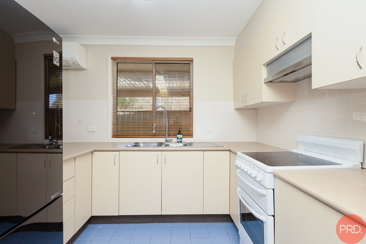 2/11 Proserpine Close ASHTONFIELD 16