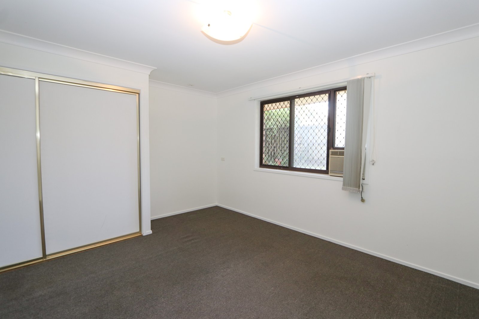2/11 Raftery Street ASHMORE 9