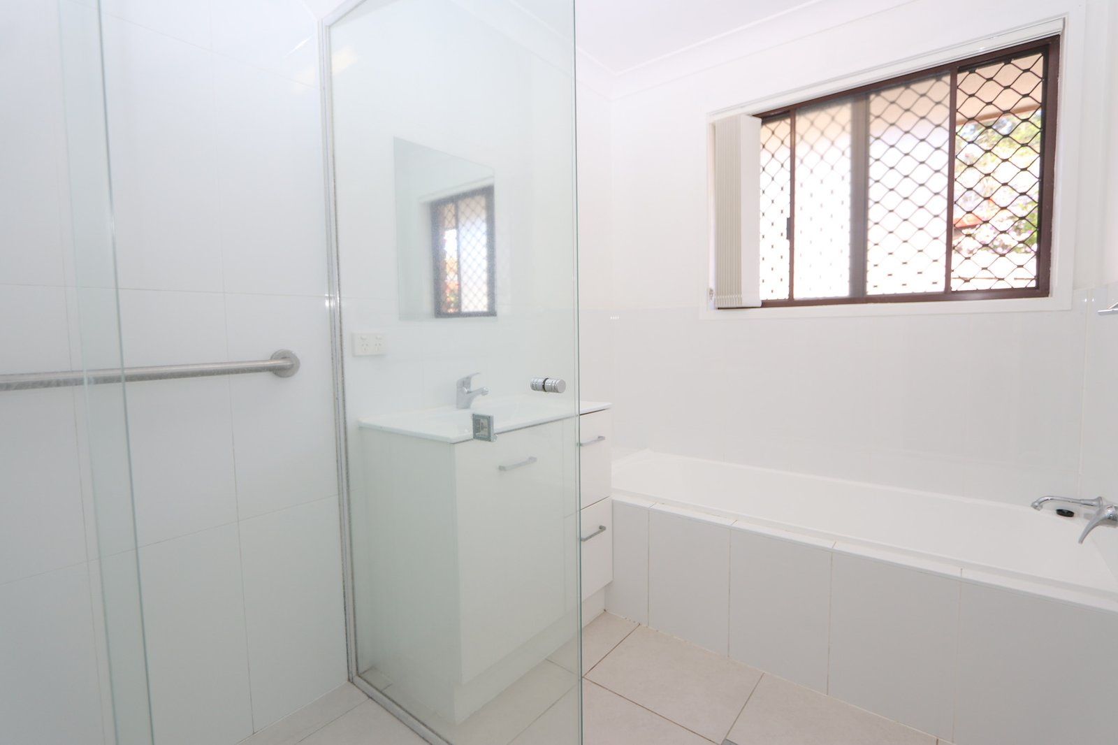 2/11 Raftery Street ASHMORE 11