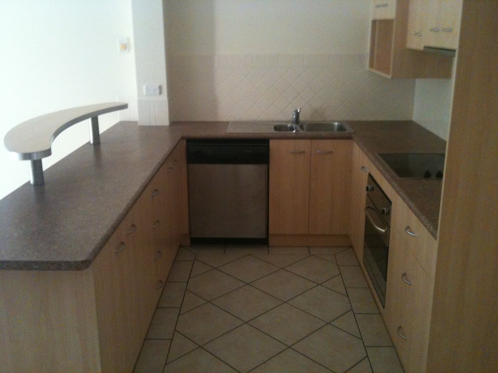 2/11 Renwick Street ALBION 4