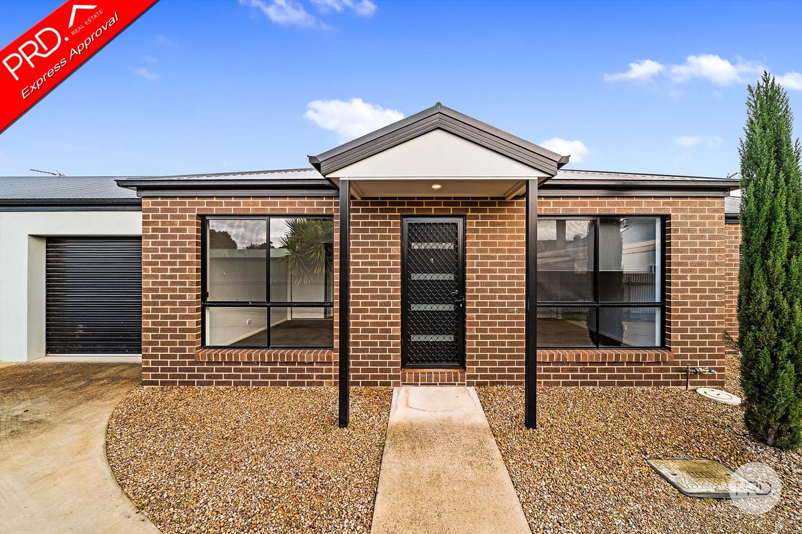2/11 Semmens Street LONG GULLY 2