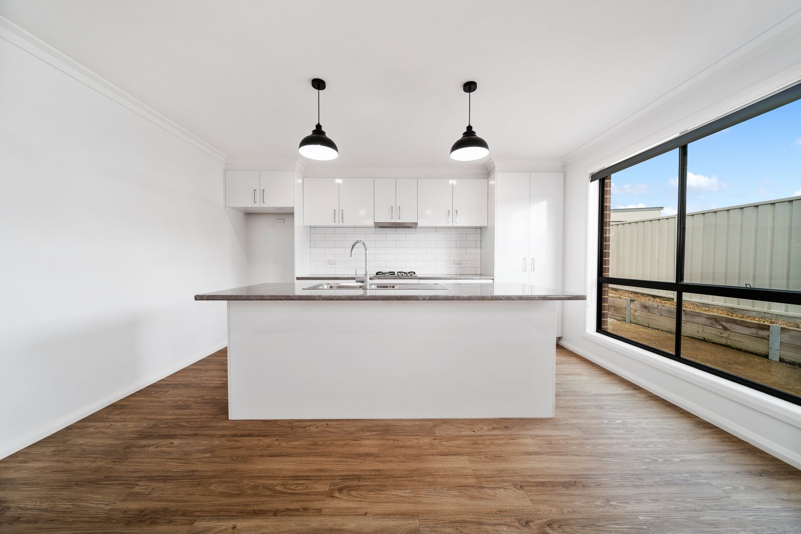 2/11 Semmens Street LONG GULLY 3