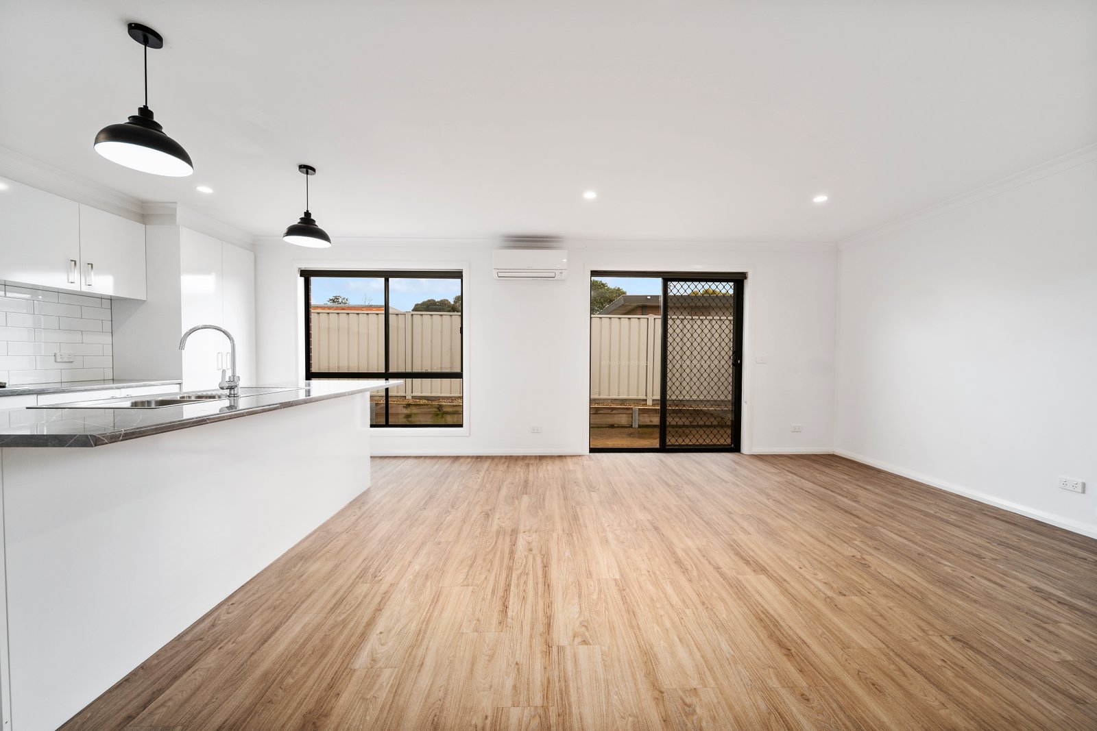 2/11 Semmens Street LONG GULLY 4