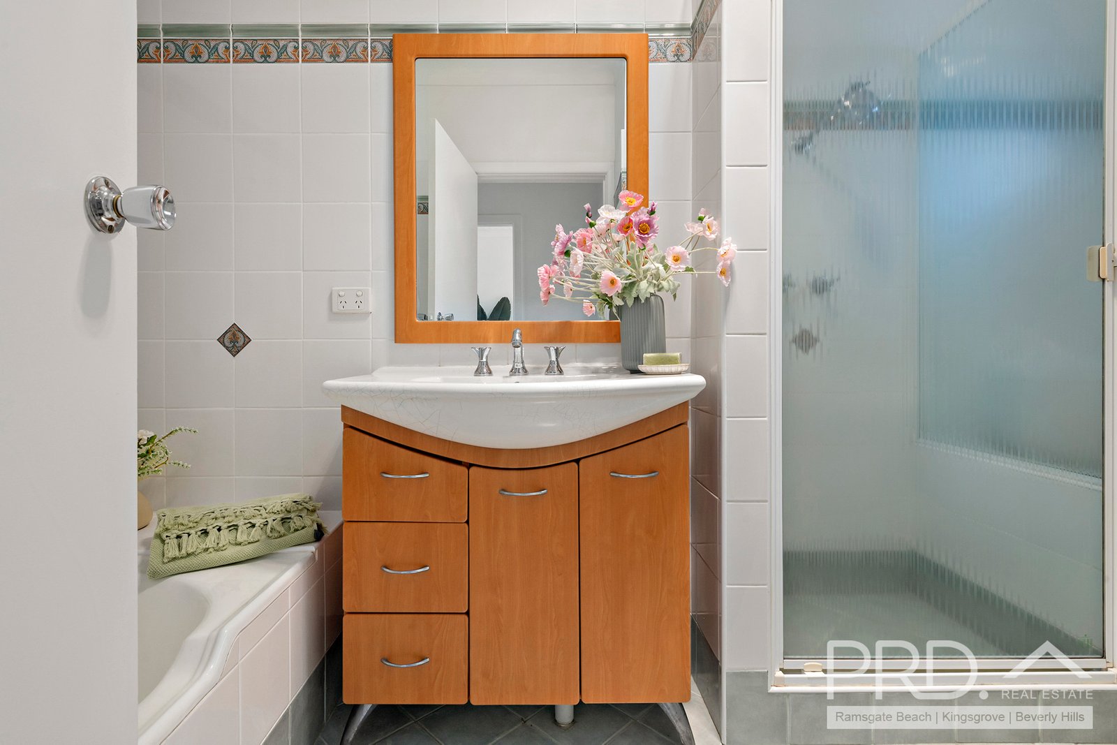 2/11 Solander Street MONTEREY 6