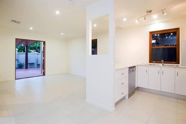 2/11 Wallace Street MOOROOKA 3