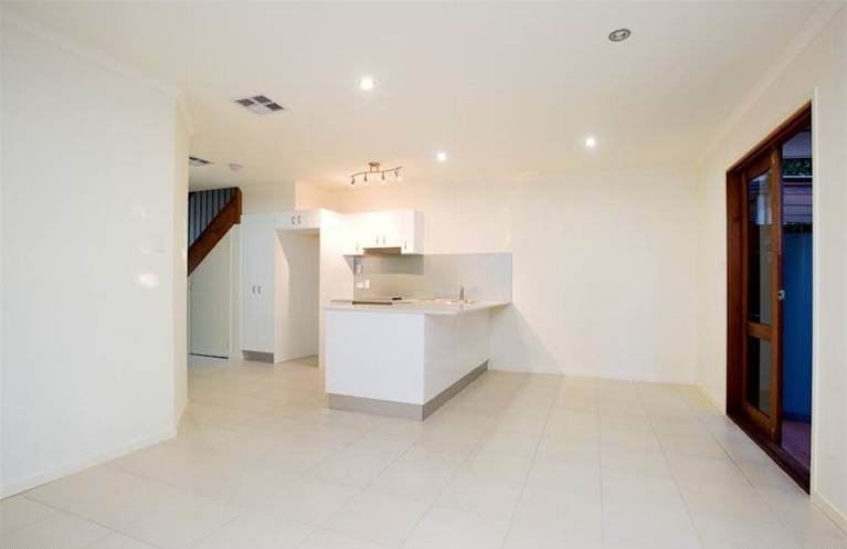 2/11 Wallace Street MOOROOKA 4