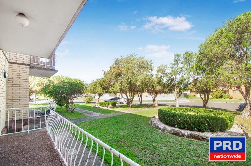 2/11 Windle St  LAKE ILLAWARRA 6