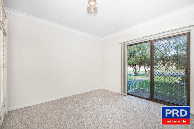 2/11 Windle St  LAKE ILLAWARRA 2