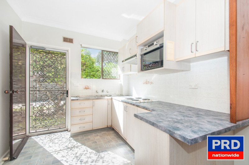 2/11 Windle St  LAKE ILLAWARRA 4