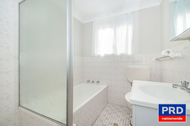 2/11 Windle St  LAKE ILLAWARRA 5