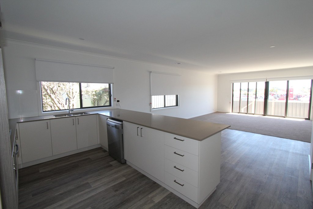 2/1106A Gregory Street LAKE WENDOUREE 3