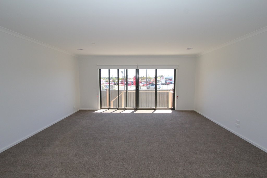 2/1106A Gregory Street LAKE WENDOUREE 5