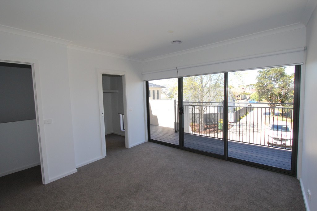 2/1106A Gregory Street LAKE WENDOUREE 9