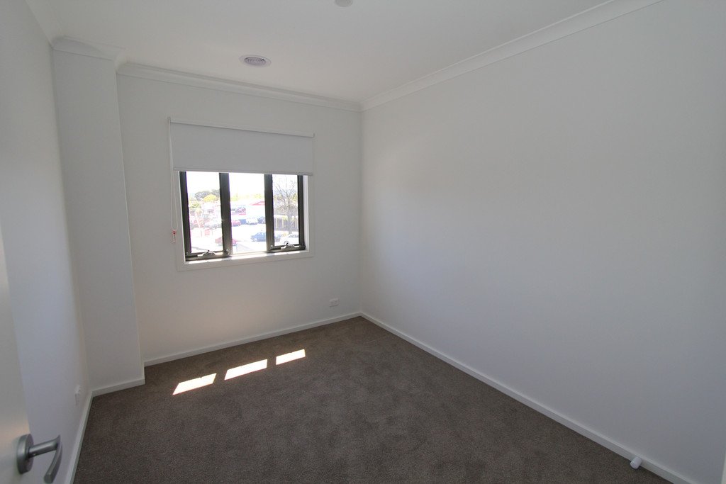 2/1106A Gregory Street LAKE WENDOUREE 13