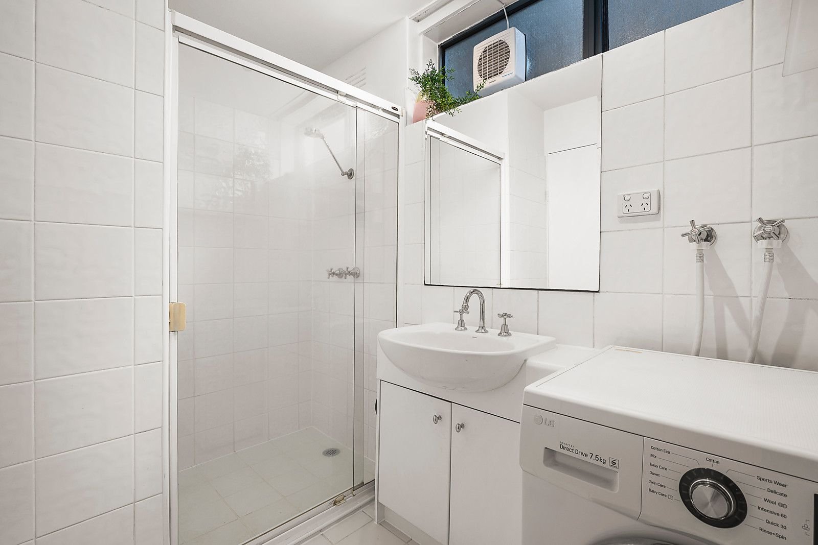 Real Estate and Property in 21/11-13 Auburn Grove, Hawthorn East, VIC