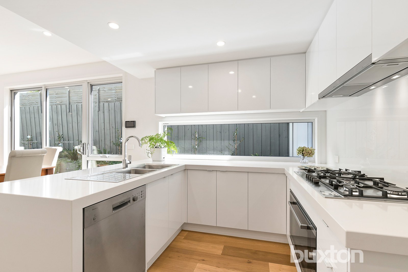 Gallery: 2/111 Bay Road