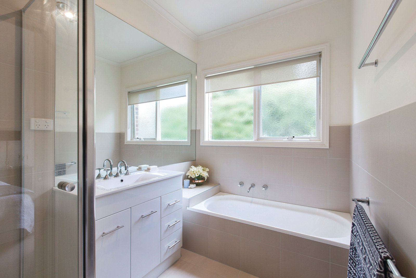 2/111 Strabane Avenue, Balwyn, VIC