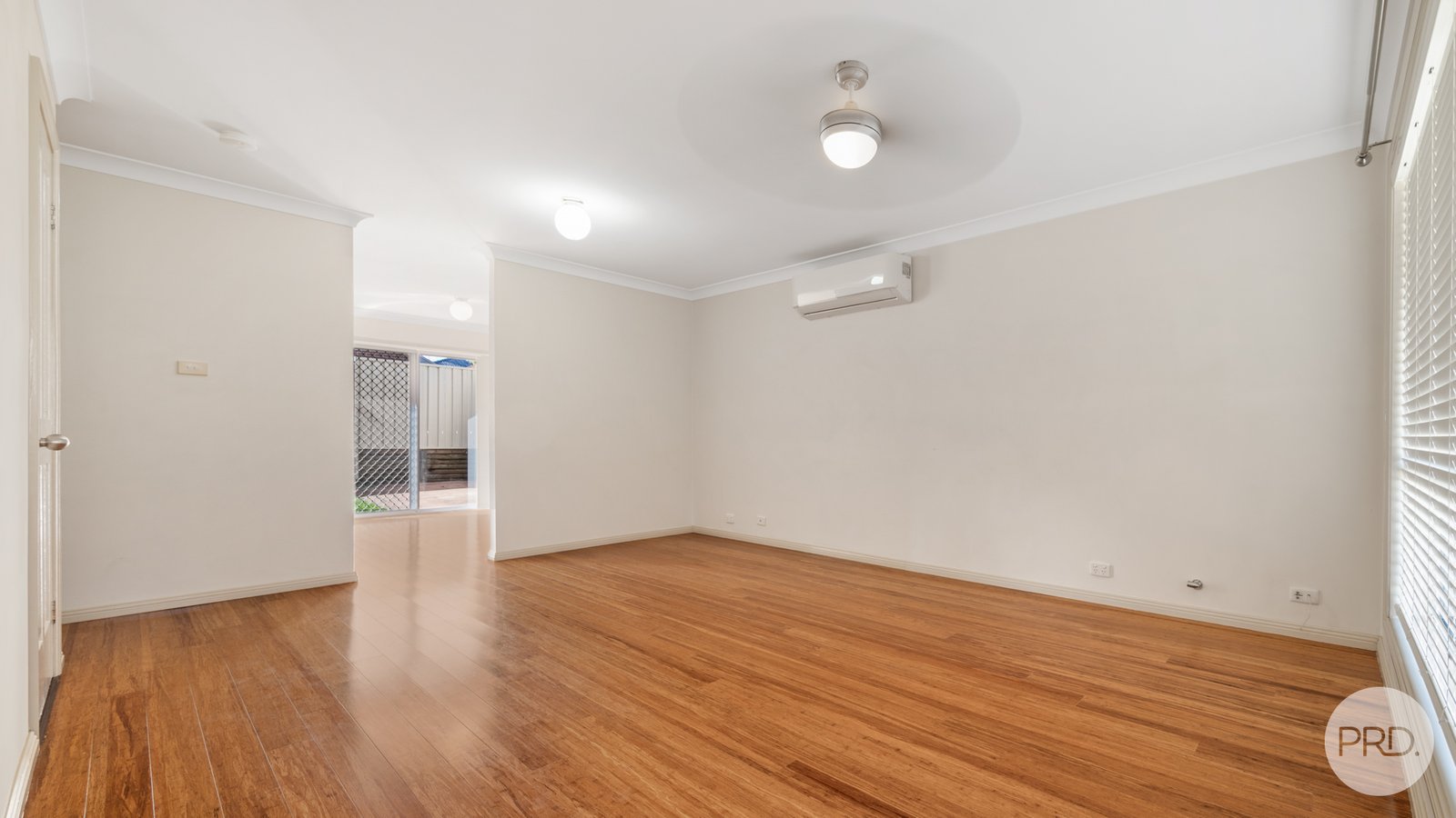 21/113 The Lakes Drive GLENMORE PARK 4