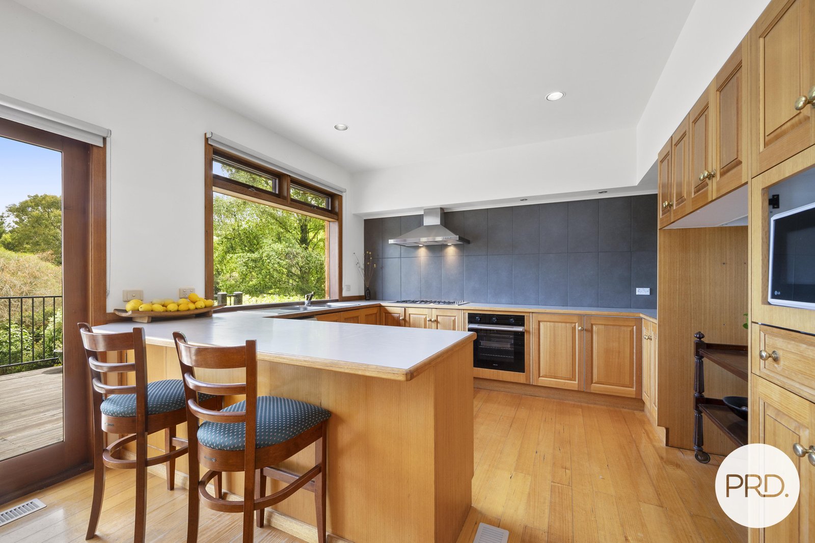 2112 Geelong Road MOUNT HELEN 8