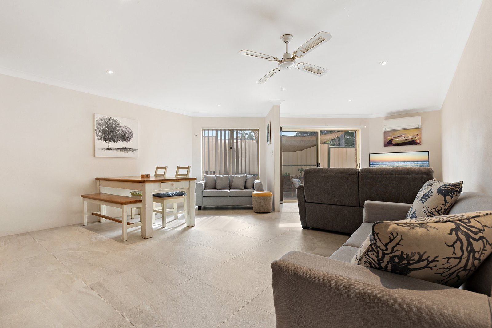 2/112 Rocky Point Road FINGAL BAY 2