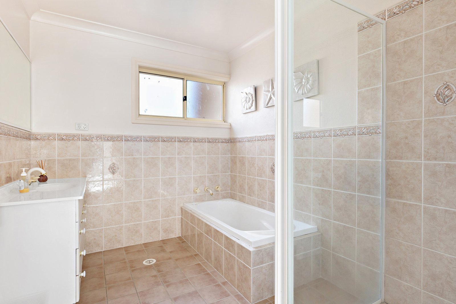 2/112 Rocky Point Road FINGAL BAY 9