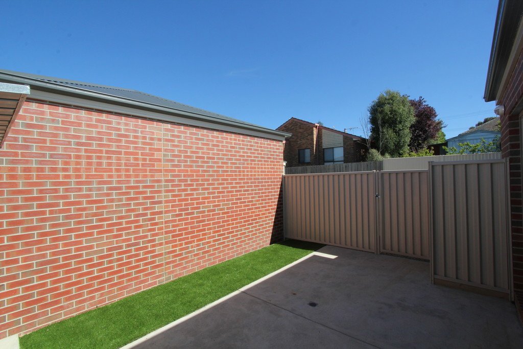 2/1124a Lydiard Street North BALLARAT 18