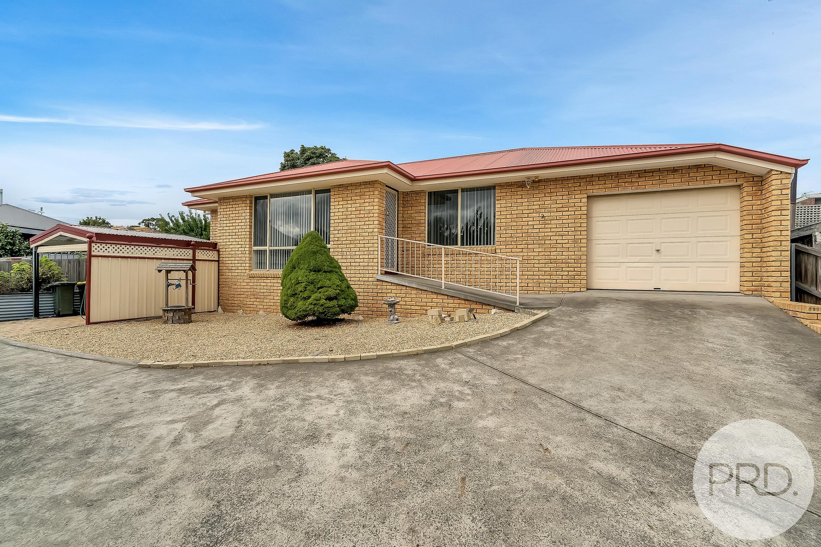 2/113 Cambridge Road BELLERIVE 1