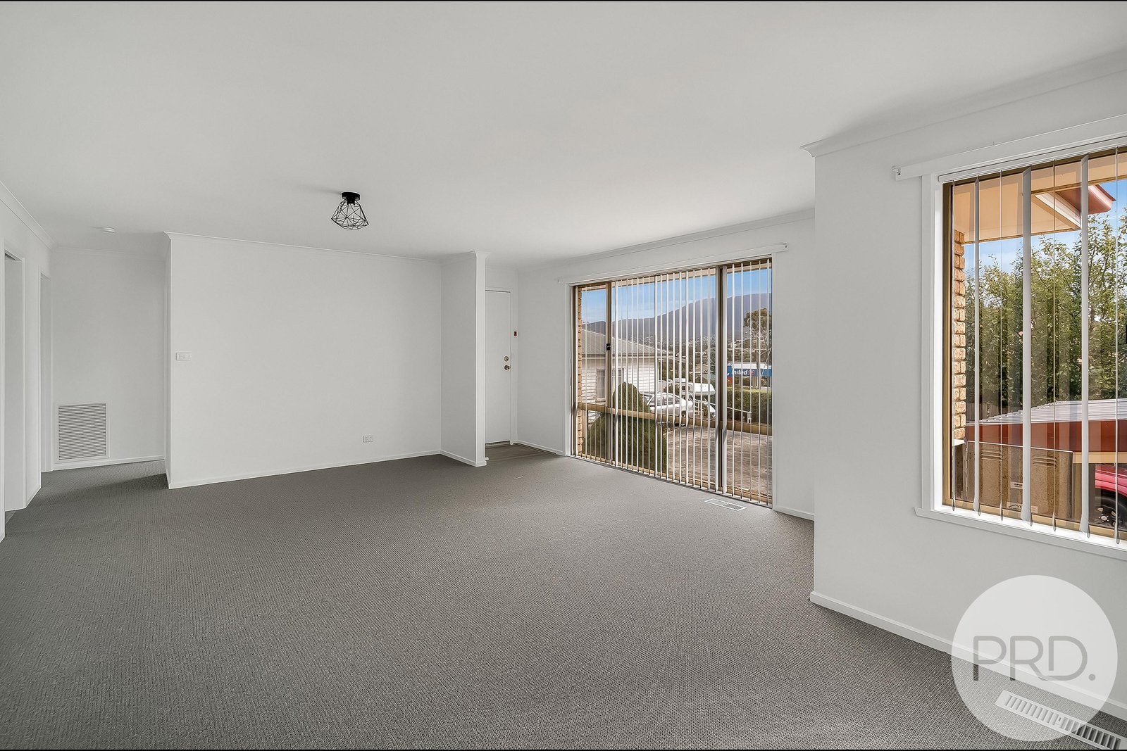 2/113 Cambridge Road BELLERIVE 4