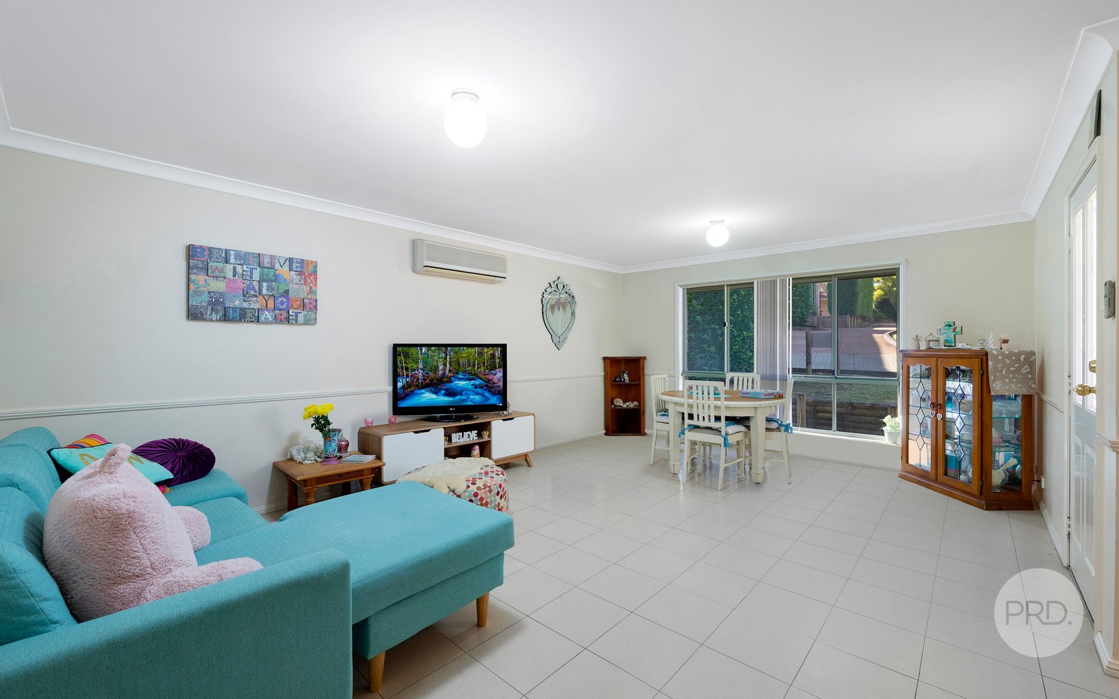 2/113 The Lakes Drive GLENMORE PARK 3