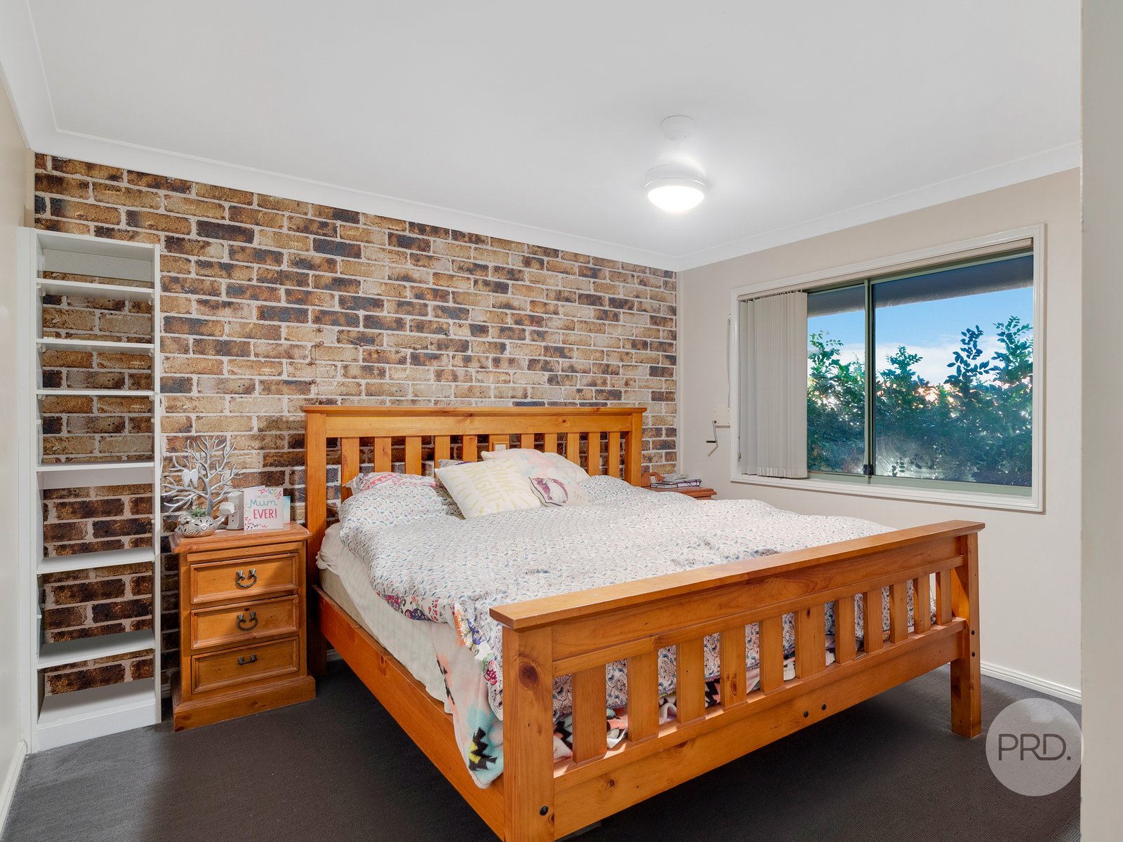 2/113 The Lakes Drive GLENMORE PARK 5