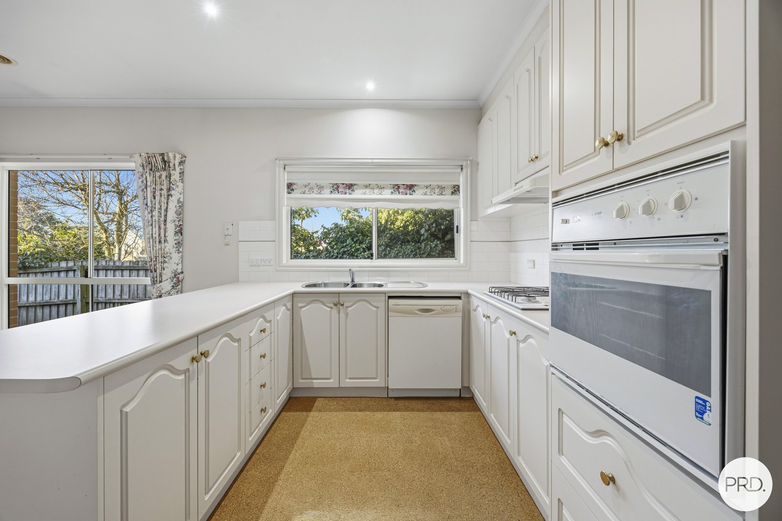 2/114 Burnbank Street LAKE WENDOUREE 8
