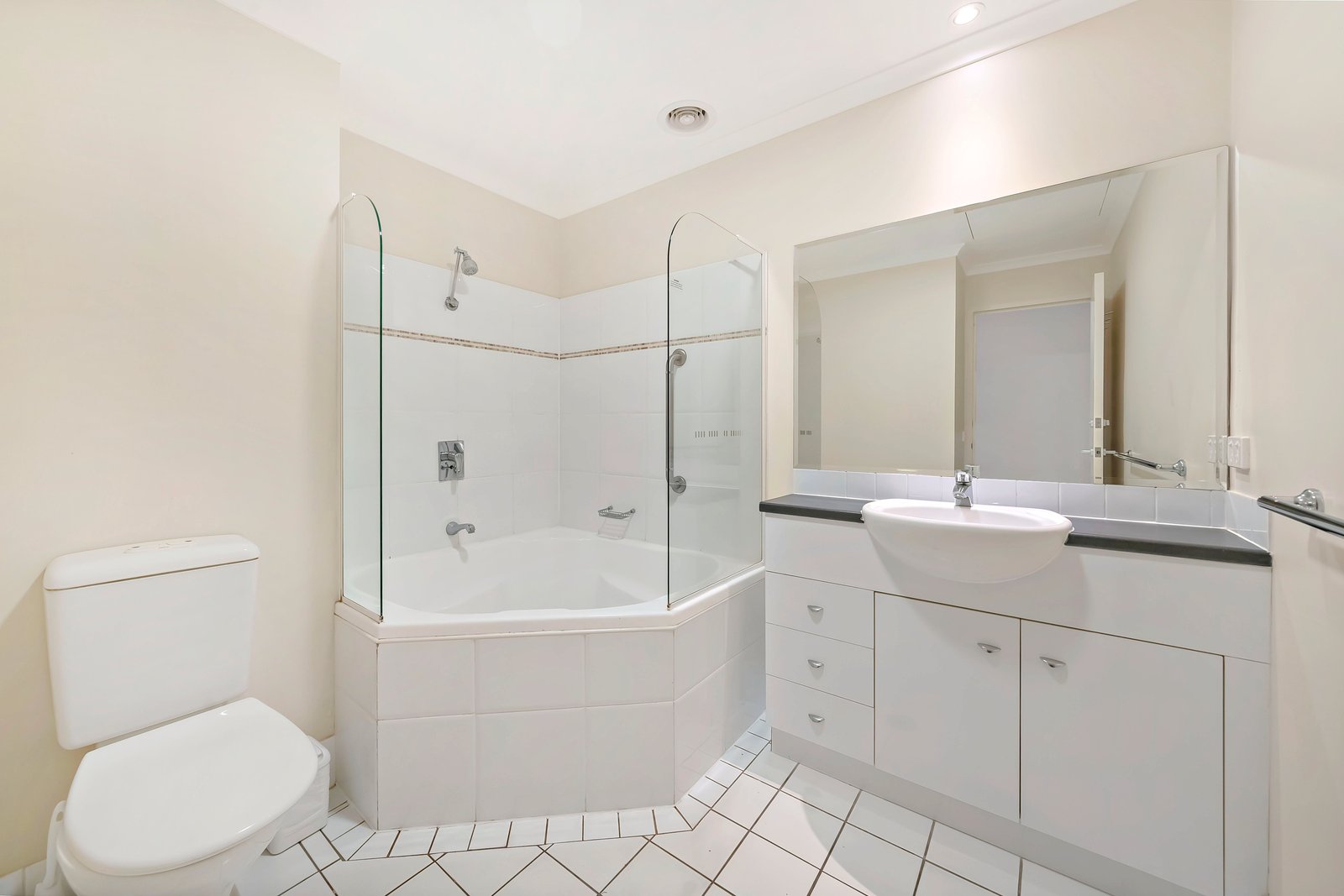 211/43 Shoal Bay Road SHOAL BAY 4