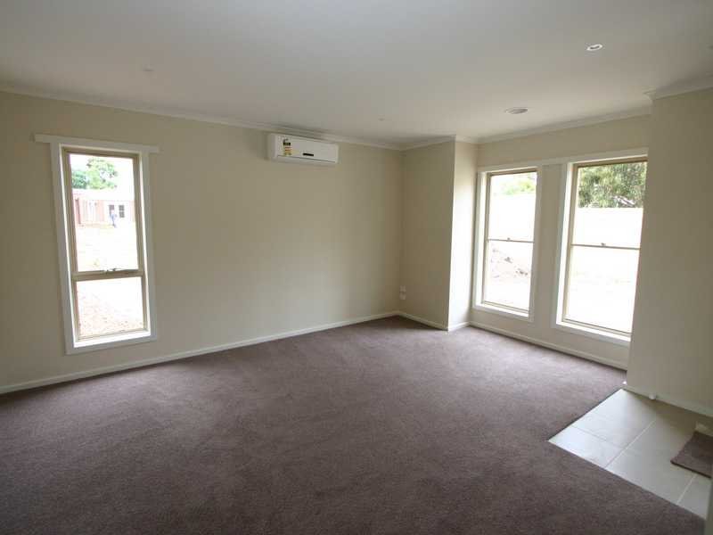 2/115A Mansfield Avenue MOUNT CLEAR 2