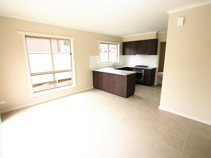 2/115A Mansfield Avenue MOUNT CLEAR 4