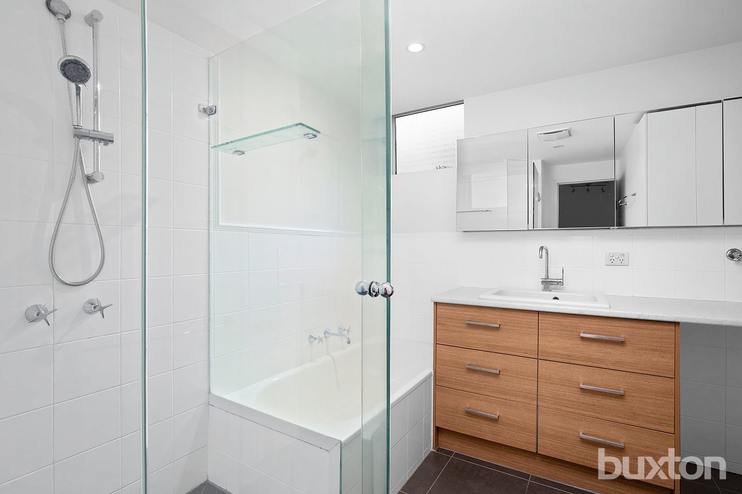 Gallery: 2/117 Alma Road