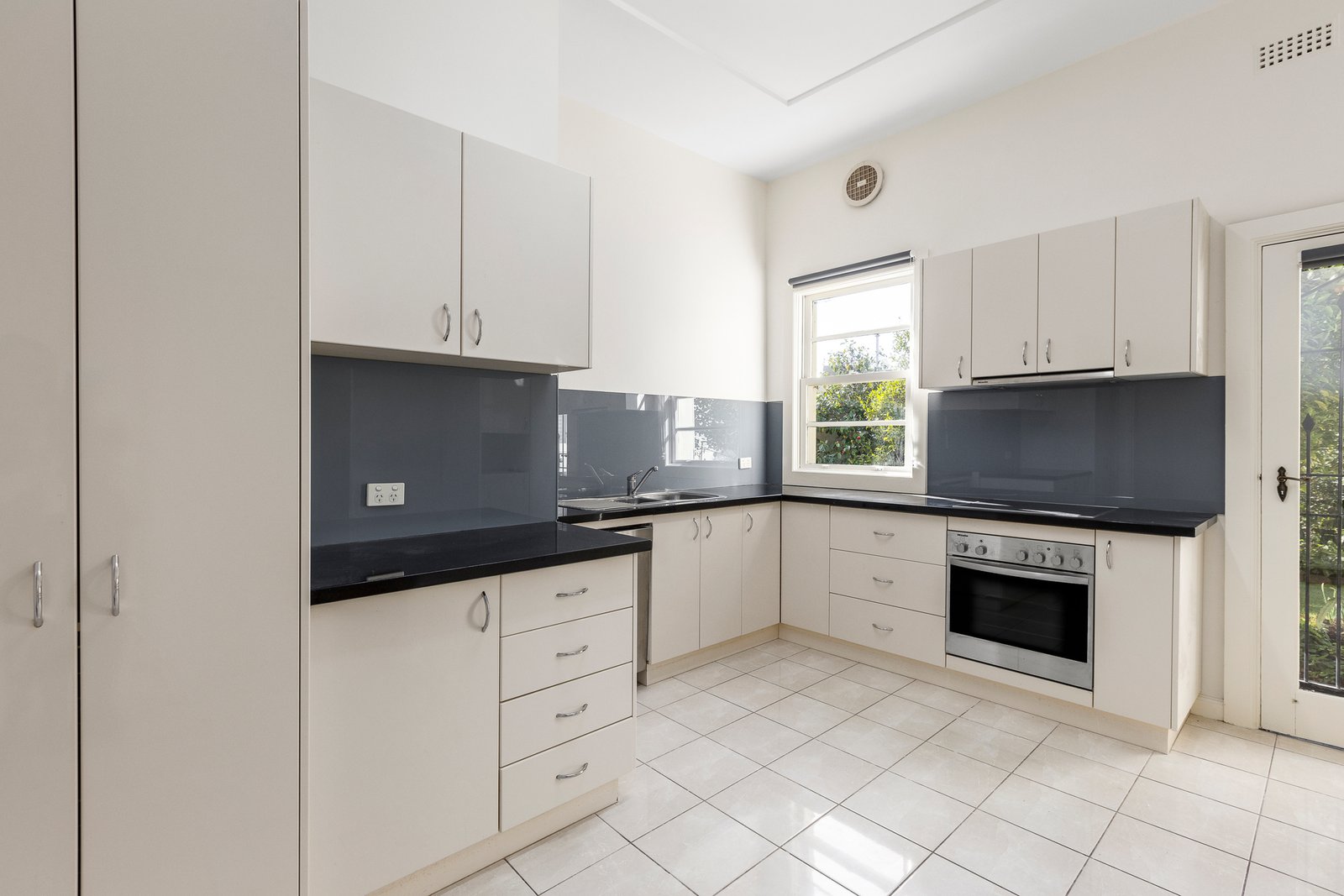 Gallery: 2/117 North Road
