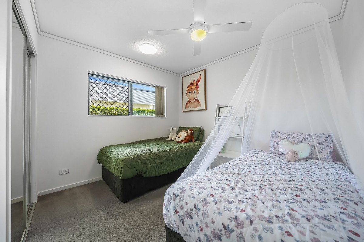 2/119 Sunshine Parade Miami 8