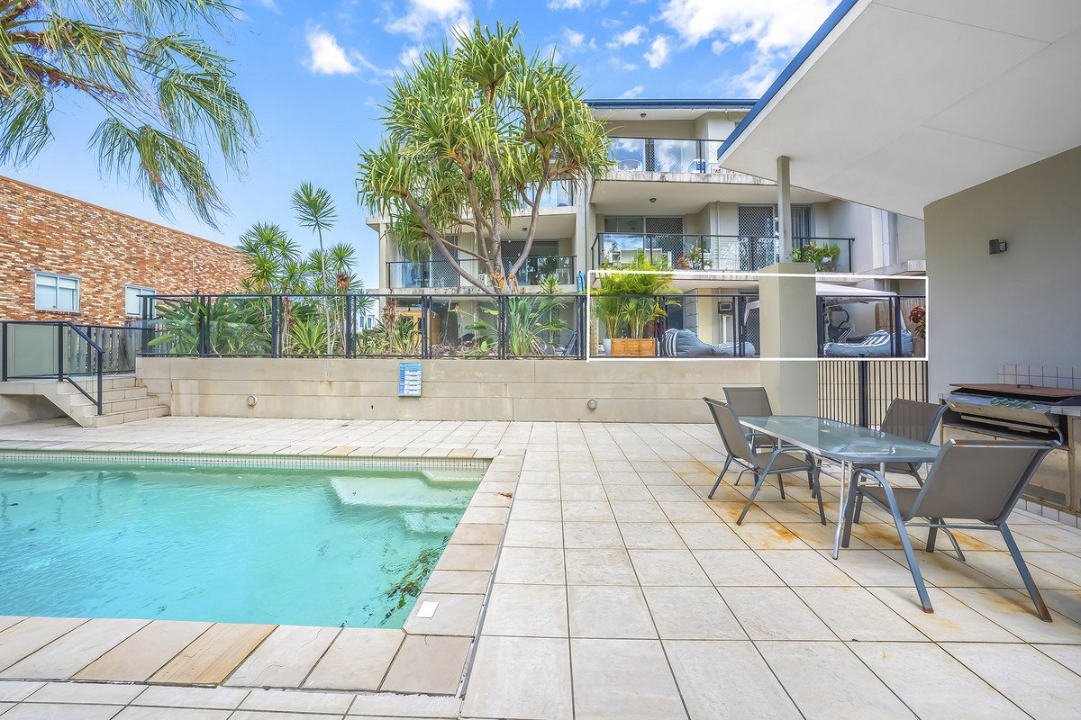 2/119 Sunshine Parade Miami 11