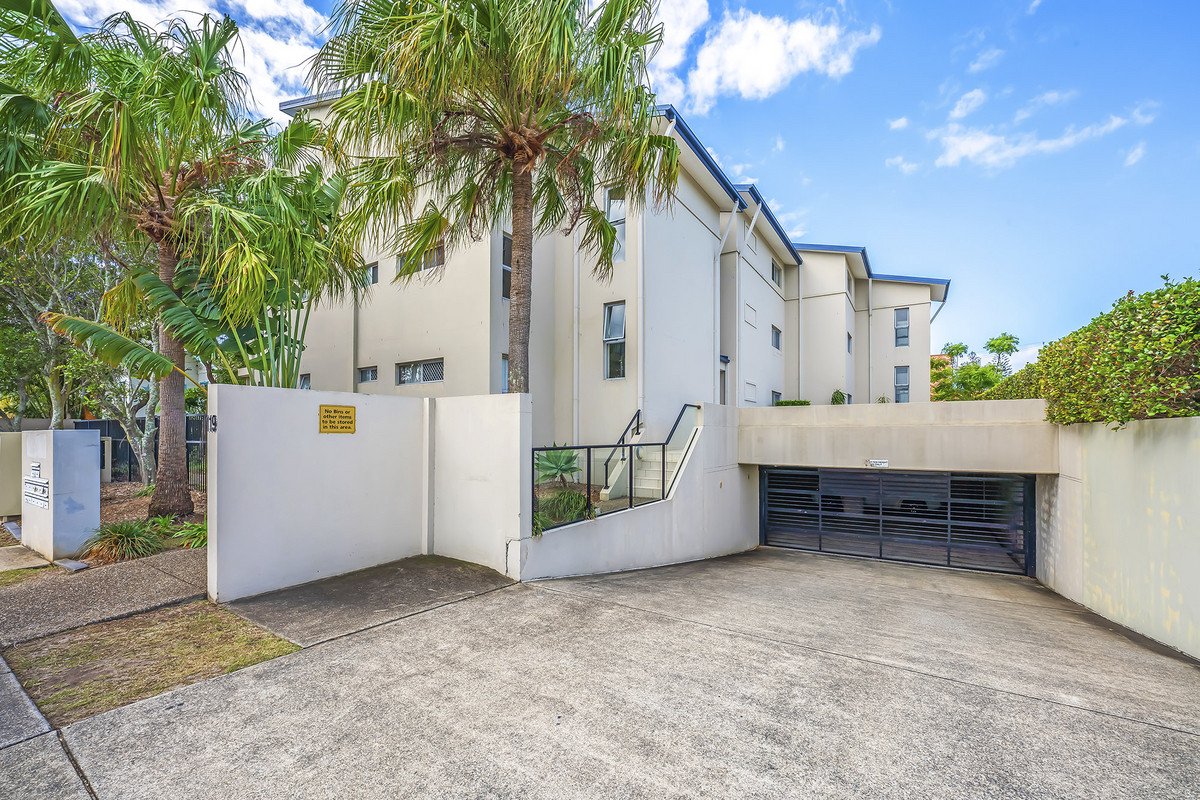 2/119 Sunshine Parade Miami 13