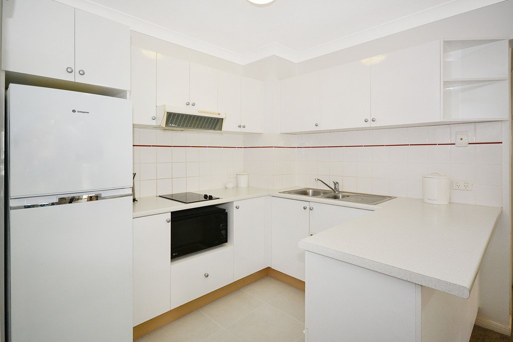 211/99 Griffith Street COOLANGATTA 2